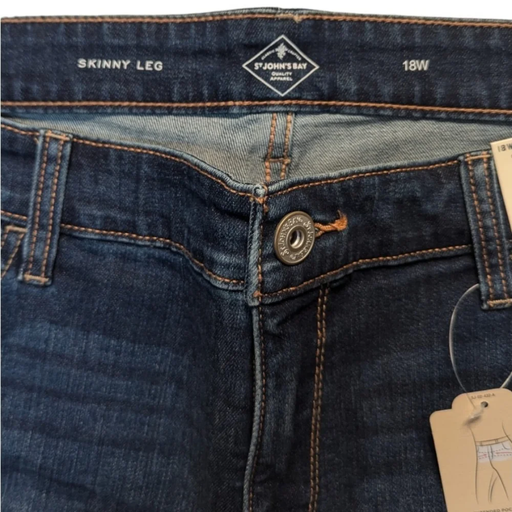 ➕ St John's Bay Skinny Mid Rise Jeans | Size 18W - Picture 4 of 7